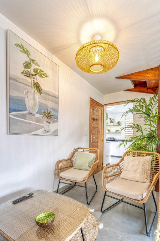 11.A louer villa avec piscine et Terre de haut Les Saintes